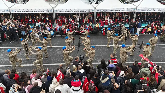 Kayseri'de komandoların gösterisi nefes kesti!