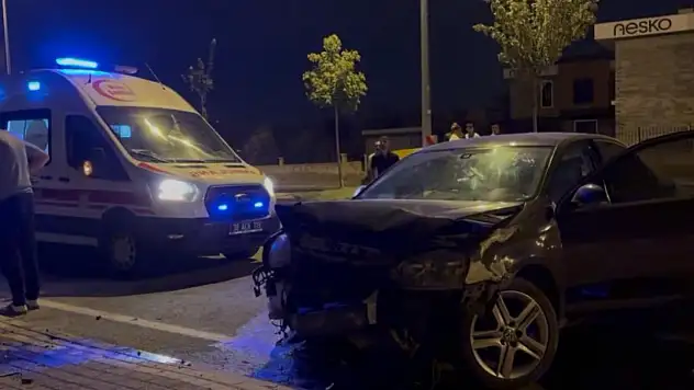 Kayseri'de otomobil duvara çarptı, 1 kişi yaralandı