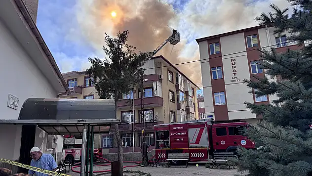 Kayseri'de korkutan çatı yangını: 1 saat sonra söndürüldü