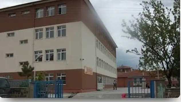 Kayseri'de liseliler arası bıçaklı kavga - Yaralı var!