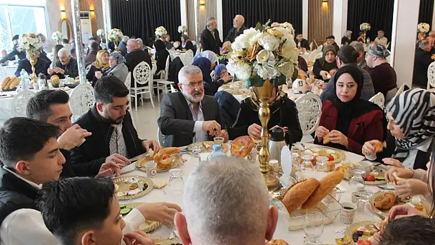 Kayseri'de mahalle sakinleri bayram sofrasında buluştu