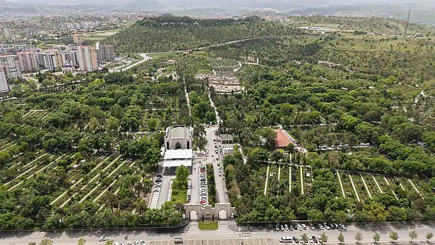 Kayseri'de mezarlıklar kurban bayramına hazır hale geldi