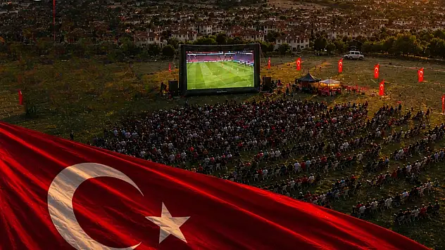 Kayseri'de dev ekranlar kuruluyor! Milli maç nerelerde izlenebilecek? (Avustralya - Türkiye)