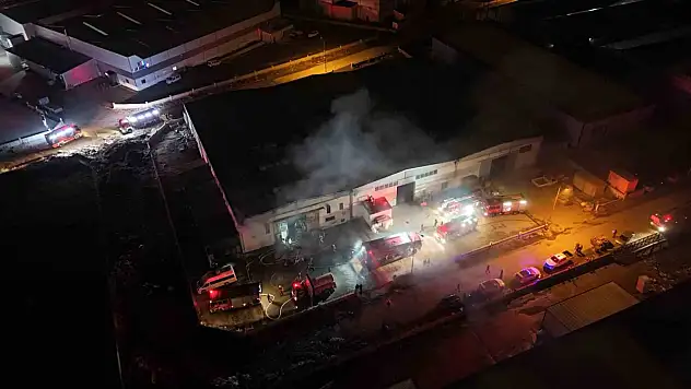 Kayseri OSB'de alevler yükseldi:  Mobilya fabrikasında korkutan yangın!