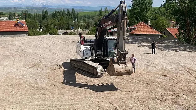 Kayseri'de muhtarlığı bırakmaya hazırlanan Taşdemir mahallesine son imzasını attı