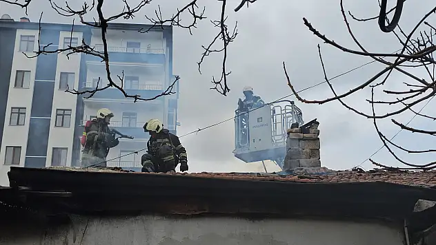 Kayseri'de müstakil evde yangın çıktı - 6 aylık bebek hastaneye kaldırıldı!