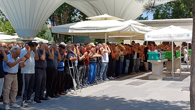 Kayseri'de namaz kılarken öldürülen vatandaş son yolcuğuna uğurlandı...