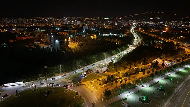 Kayseri'de o bulvar baştan sona yenileniyor!