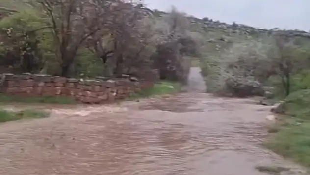 Kayseri'de o ilçeyi sel aldı: Aman dikkat!
