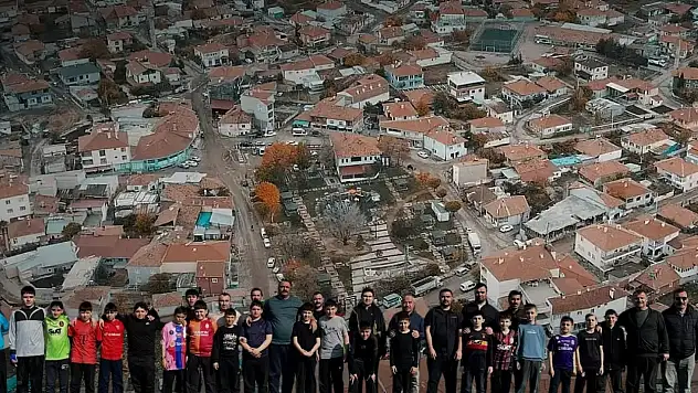 Kayseri'de öğrenciler istedi, protokol sahaya indi!