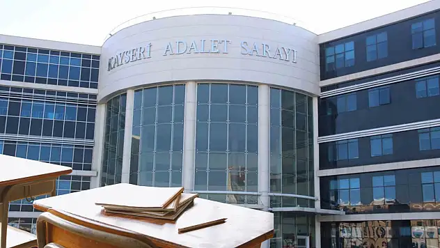 Kayseri'de okul sıraları makam odalarına taşınıyor!