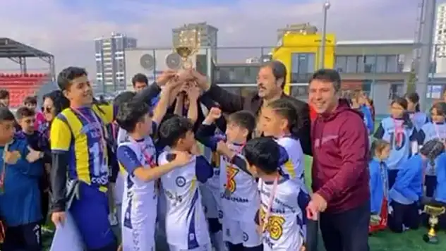 Kayseri'de Okul Sporları Küçükler Futbol Turnuvası şampiyonu belli oldu!