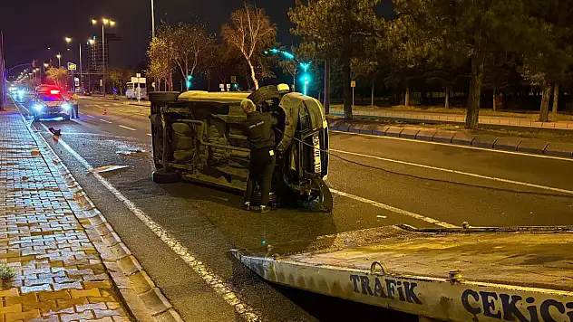 Kayseri'de önüne köpek çıkan araç yan yattı - Yaralılar var!