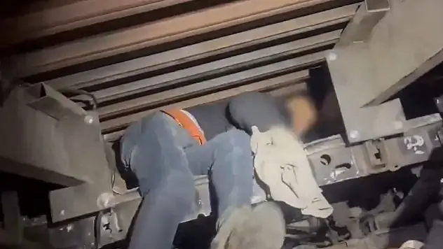 Kayseri'de oto çekicinin altına saklanmışlardı polis ekiplerinden kaçamadılar: Sınır dışı edilecekler!