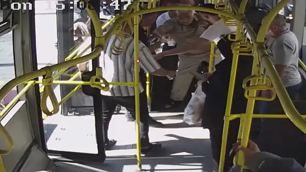 Kayseri'de otobüs şoförü fenalaşan yolcuyu hastaneye yetiştirdi