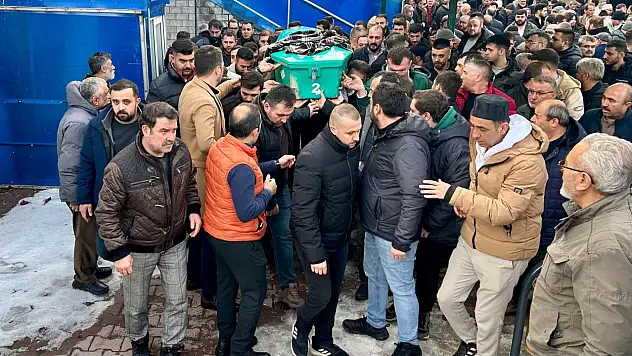 Kayseri'de otobüsün altında kalan genç toprağa verildi