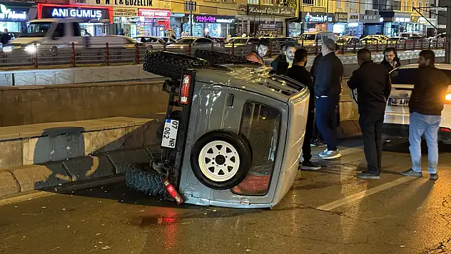 Kayseri'de otomobil cipe çarptı: Yol trafiğe kapandı