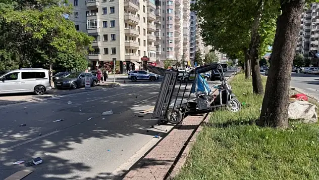 Kayseri'de otomobil ile moped çarpıştı: 5 yaralı
