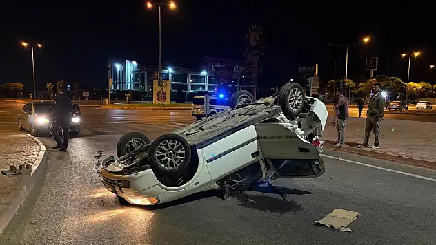 Kayseri'de otomobil kamyonla çarpıştı takla attı!