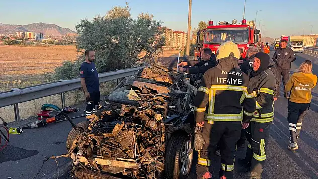 Kayseri'de otomobil tıra arkadan çarptı! 1 ölü
