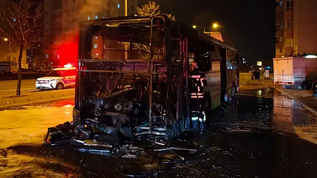 Kayseri'de panik anları: Otobüs böyle yandı!