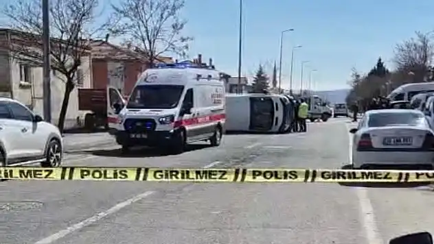 Kayseri'de öğrenci servisi ile otomobil çarpıştı