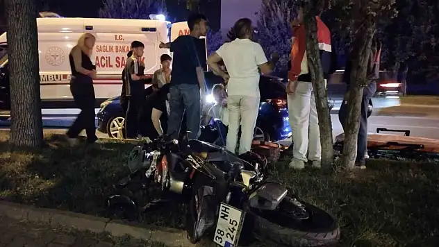 Kayseri'de otomobille motosiklet çarpıştı!