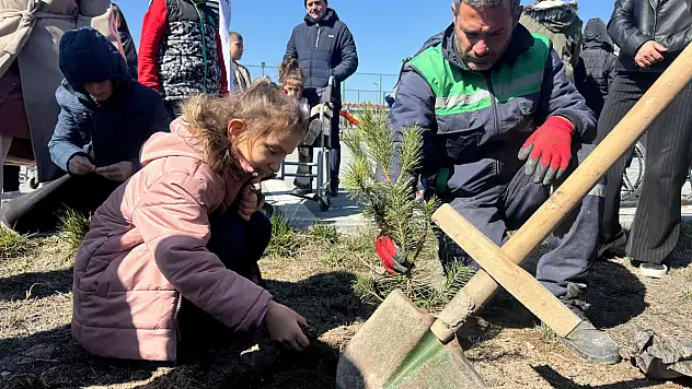 Kayseri'de özel öğrenciler ağaç dikti