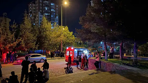 Parkta çocuklar arasında bıçaklı kavga