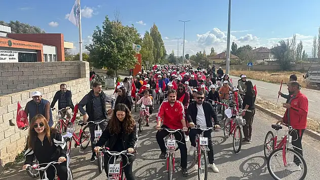 Kayseri'de pedallar Cumhuriyet'in 102. yılı için çevrildi!