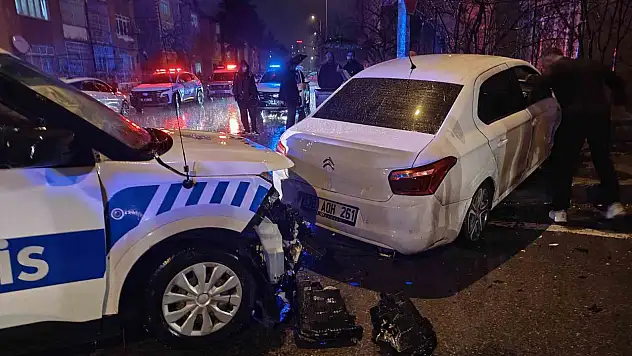 Polis aracı ile otomobil çarpıştı- 1 yaralı!