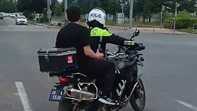 Kayseri'de polis ekipleri öğrencilerin yardımına koştu: Zamanla yarış!