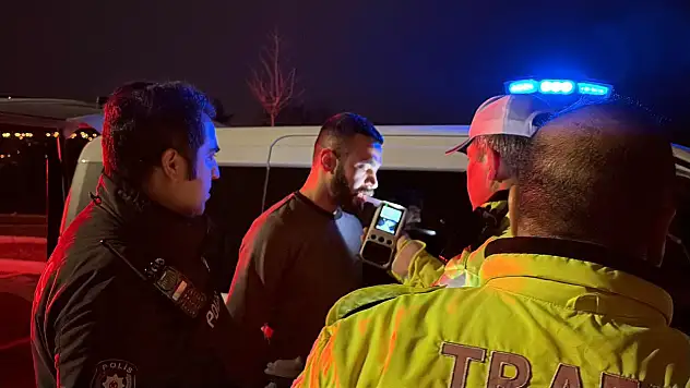 Kayseri'de polisten kaçan alkollü sürücü kaza yapınca yakalandı!