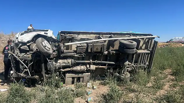 Kayseri'de sabah saatlerinde kaza! Kamyonet yan yattı