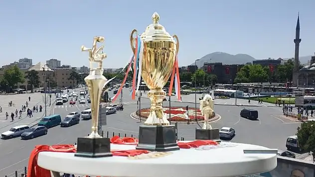 Kayseri'de sağlık çalışanları rakip oluyor! 14 Mart'a özel turnuva