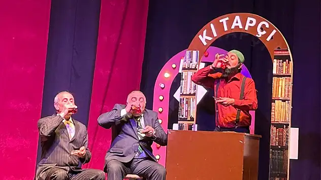 Kayseri'de sahne alacak oyun merak uyandırdı! Hikâyesi ve kadrosu dikkat çekiyor