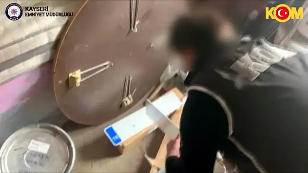Kayseri'de sahte plaka operasyonu: Türkiye Şoförler Odası mührü ele geçirildi!