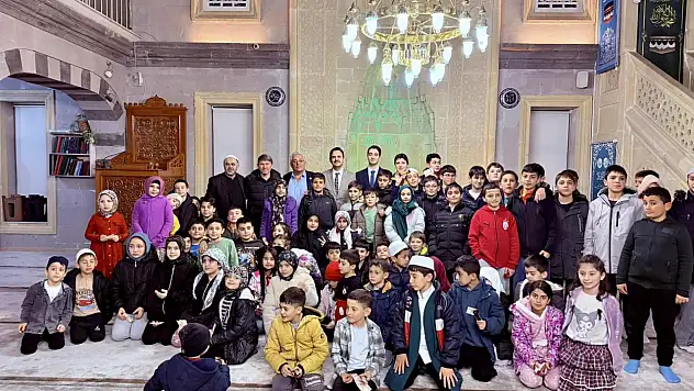 Kayseri'de samimi görüntüler: Önce iftar, sonra Enderun usulü teravih