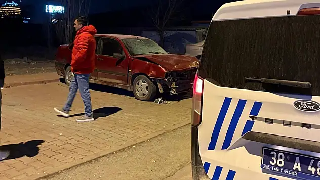 Kayseri'de sattığı otomobilin parasını beklerken, kazalı haliyle karşılaştı