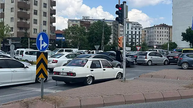 Kayseri'de sınav sonrası trafik yoğunluğu!