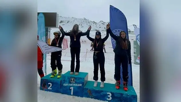 Kayseri'de snowboard heyecanı: Develi'den gelen madalya ilçeyi gururlandırdı