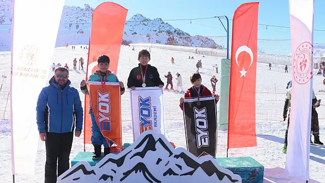 Kayseri'de Snowboard İl Birinciliği müsabakaları tamamlandı