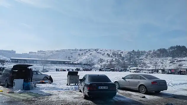 Kayseri'de soğuk havanın etkisiyle bu Pazar boş kaldı!