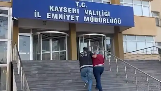 Kayseri'de sokak satıcılarına eş zamanlı baskın - 352 gram uyuşturucu ele geçirildi!