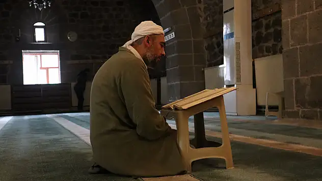 Kayseri'de son beş yıldır itikafa giren Polat, sürecin etkilerini anlattı!