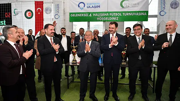 Kayseri'de sözleşme sevinci sahaya taştı: Başkan da tribündeydi