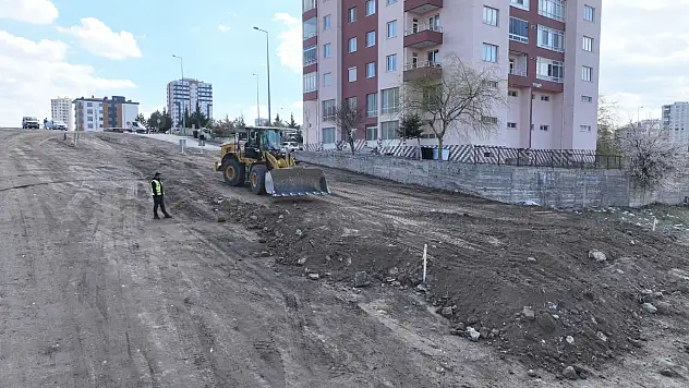 Kayseri'de sürücüleri rahatlatacak yeni yol için ilk kazma vuruldu!