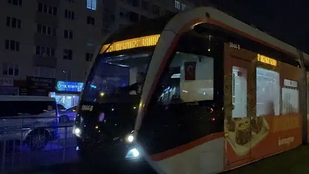 Kayseri'de tabancayla yaralandı, tramvaya binerek yolculuk etti!