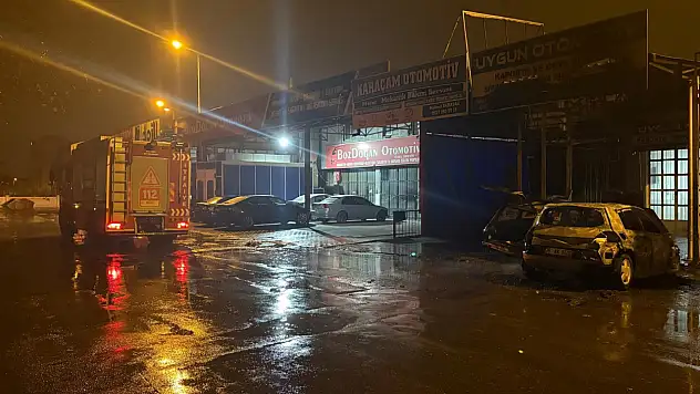 Kayseri'de tamir için sanayiye bırakılan otomobil alevlere teslim oldu: İşte o anlar!