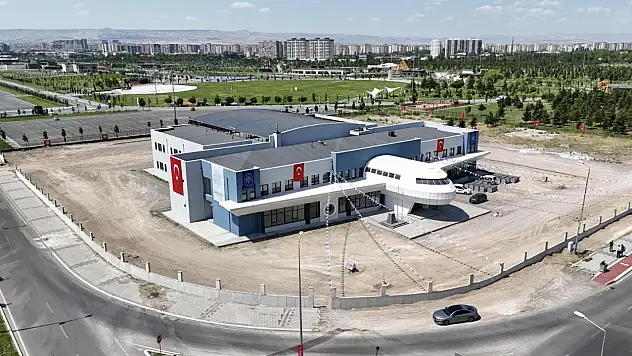 Kayseri'de tarih yeniden canlanacak: Havacılık ve Uzay Teknolojileri Lisesi'ne ziyaretler sürüyor!